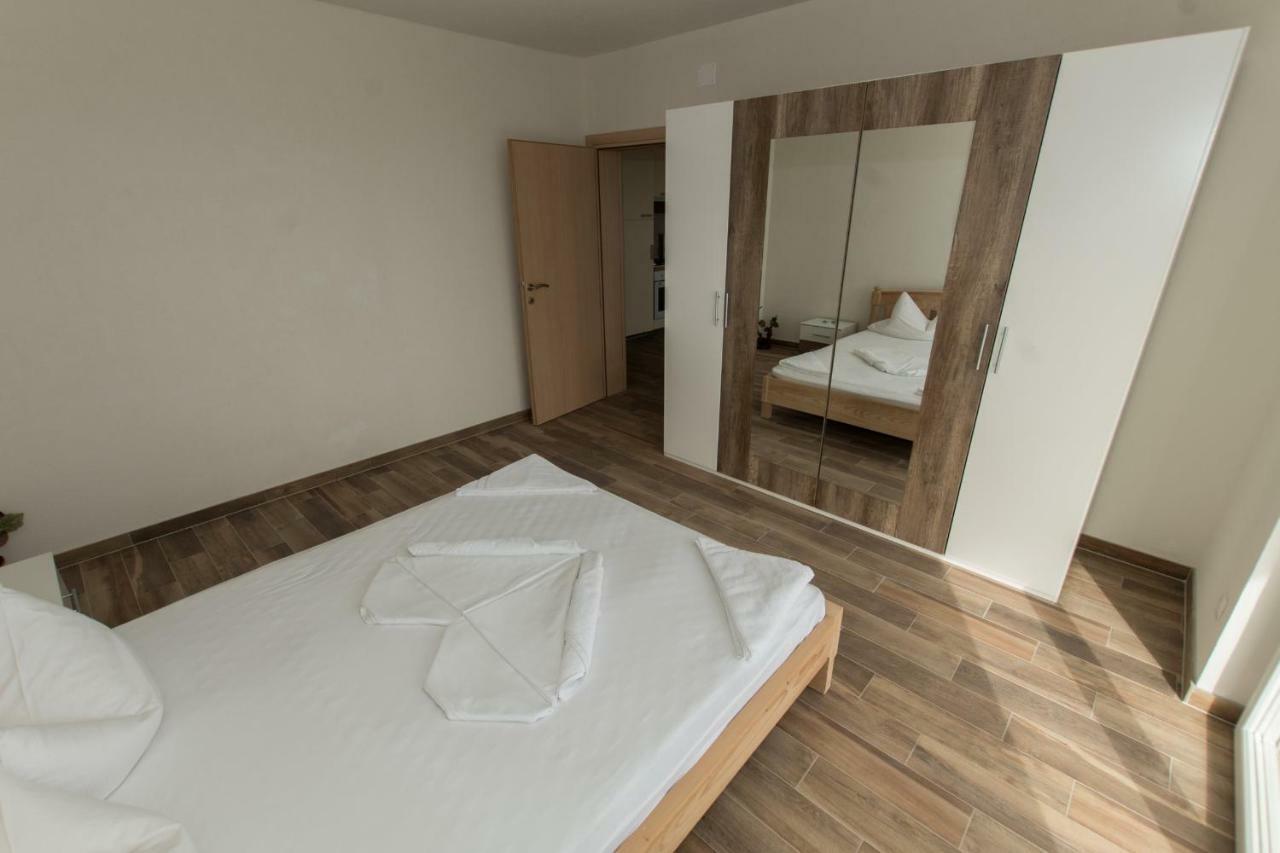 Apartments Matanovi Dvori 马卡尔斯卡 外观 照片